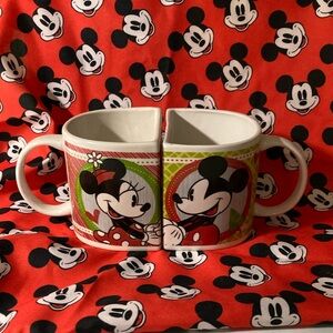 Disney Minnie and Mickey Mouse Flat End His and Her Hug Mugs Hearts Love 2011